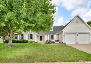 1039 BLUFF Lane, Le Claire, Iowa, 4 Bedrooms Bedrooms, ,3 BathroomsBathrooms,Residential,For Sale,BLUFF,RMAQC4265185