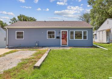 3133 1ST Street, Davenport, Iowa, 2 Bedrooms Bedrooms, ,1 BathroomBathrooms,Residential,For Sale,1ST,RMAQC4265259
