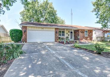 909 Heights Avenue, Taylorville, Illinois, 3 Bedrooms Bedrooms, ,2 BathroomsBathrooms,Residential,For Sale,Heights,RMACA1036947