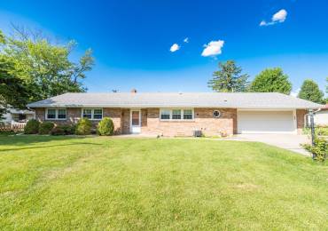 204 Ivanhoe Way, Bloomington, Illinois, 3 Bedrooms Bedrooms, ,1 BathroomBathrooms,Residential,For Sale,Ivanhoe,RMAPA1259355