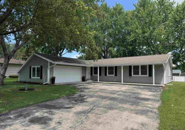 713 PLEASANT Drive, Knoxville, Illinois, 2 Bedrooms Bedrooms, ,2 BathroomsBathrooms,Residential,For Sale,PLEASANT,RMACA1037478