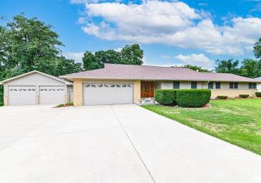 336 HAWTHORNE Circle, Creve Coeur, Illinois, 4 Bedrooms Bedrooms, ,2 BathroomsBathrooms,Residential,For Sale,HAWTHORNE,RMAPA1259568